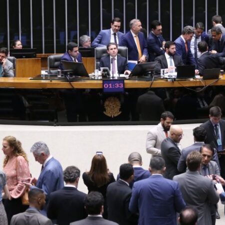 Câmara aprova aumento de tributos sobre bets e fintechs